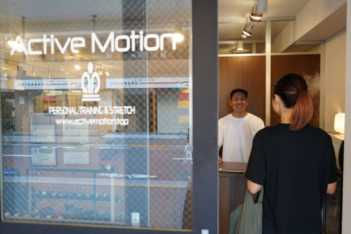 ご来店後、受付にてご案内致します